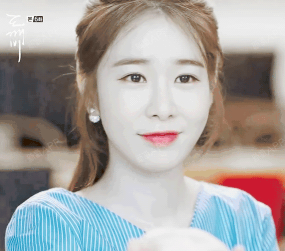 而刘仁娜选择的就是最适合自己的 开扇式双眼皮