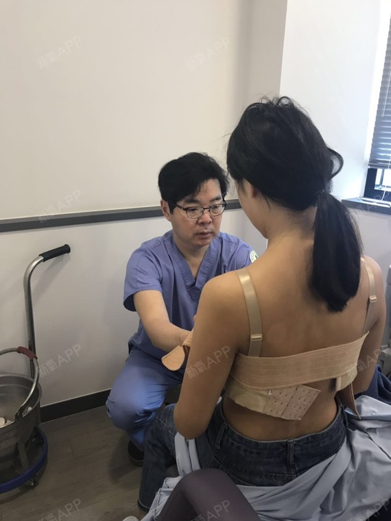 手术项目假体隆胸