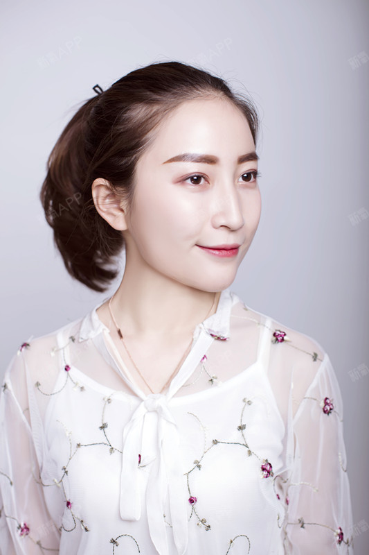 打完水光也很长时间了,皮肤现在很水嫩,整体比之前亮了许多,更加透了