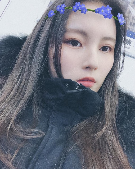 二是眼睛非常地有神,现在即使不刻意去画眼睛,素颜朝天的样子也能迷倒