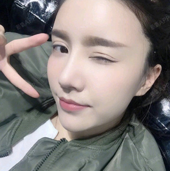 不画鼻影,鼻子也是非常的挺.