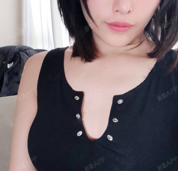 做完隆胸手术一个月,胸部真的大了不止一个罩杯,嘿嘿_圈子-新氧美容