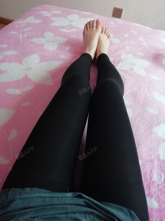 没事就躺在床上花式秀下自己的腿,真的是又细又直,怎_圈子-新氧美容