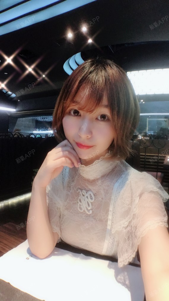 朋友们说我最近好自恋哦,有事没事就自拍发微信朋友圈_圈子-新氧美容