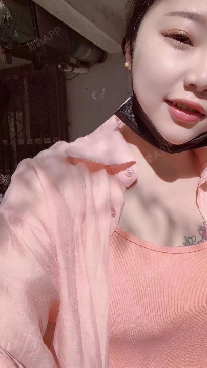 乳晕在孕期变的又黑又大,看着因为哺乳下垂的胸部,又_圈子-新氧美容