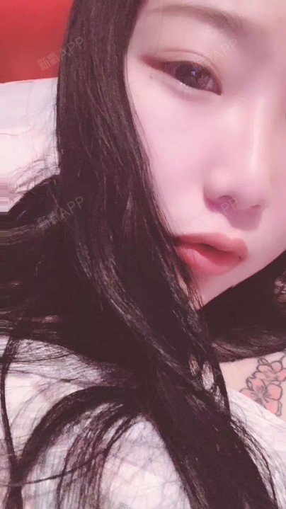 乳晕在孕期变的又黑又大,看着因为哺乳下垂的胸部,又_圈子-新氧美容