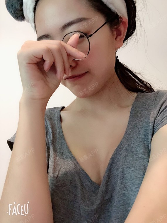 拍胸怕一张可以,拍好几张就感觉好难哈哈,硬是摆的动_圈子-新氧美容