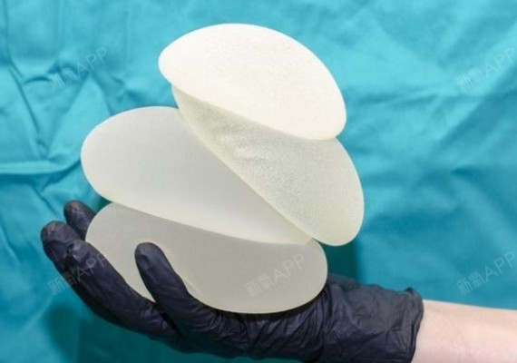 记为h,那么h-4cm就是所选乳房假体底盘直径的值