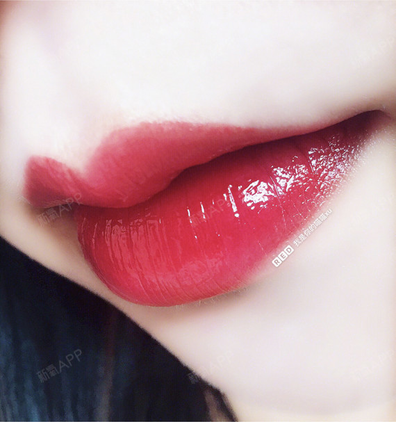 如果有,那就买两只吧 ~好看的口红需要好看的唇形才是绝配.