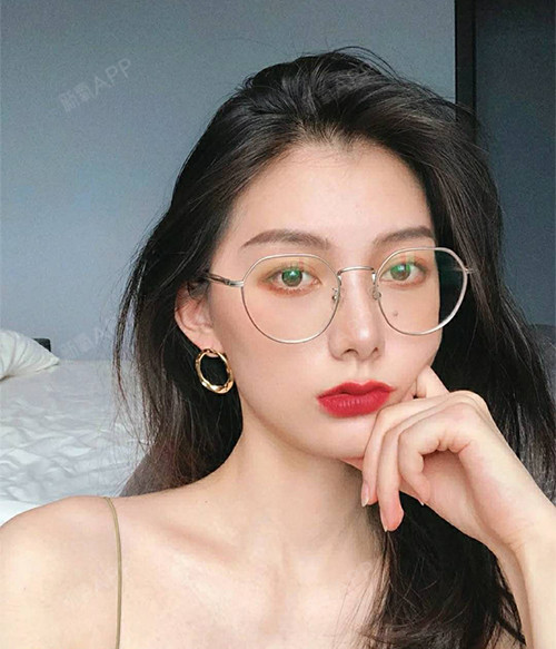 戴眼镜会造成眼球突出?近视发病率逐年增加,长