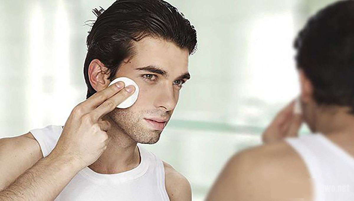 现在越来越多的男生也开始注重保养和护肤,但是盲目的护肤不能起到