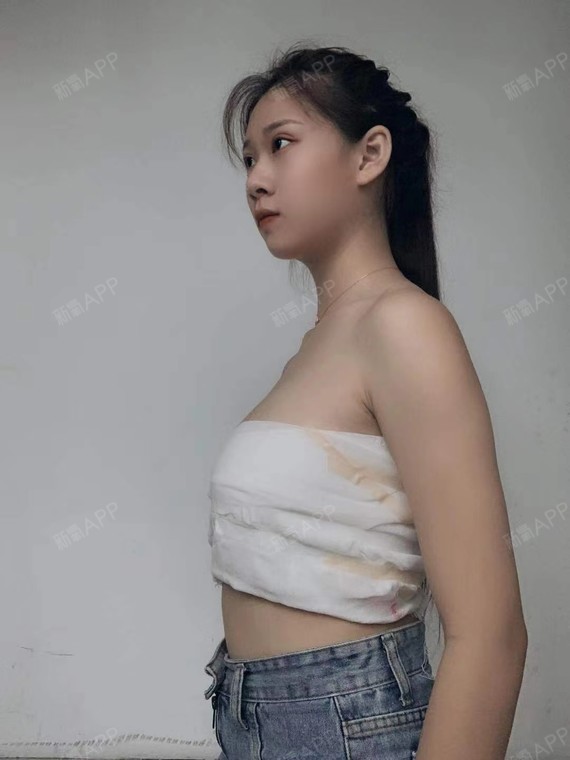 别人是胸小我是完全没有胸不穿内衣的时候真的是一马平川要是在剪个