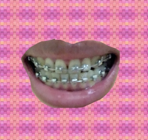 这是正面图,我感觉拍照拍下来看,没有平