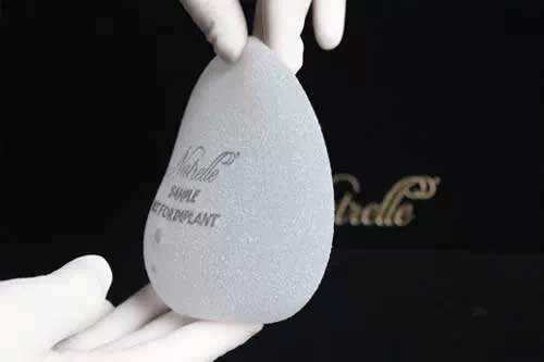 1,美国曼托 美国曼托mentor公司是世界上生产人工胸部历史最悠久,规模