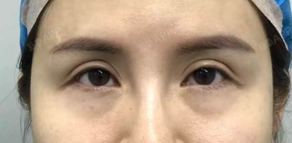 pony这枚美妆大神,应该无人不晓吧?