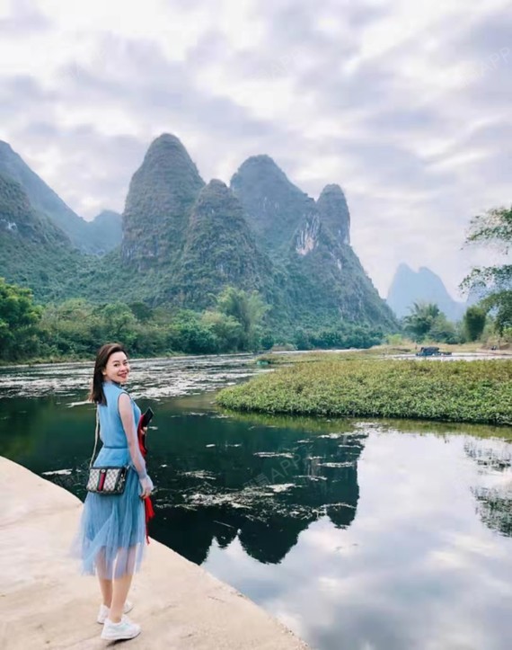 做一个平静的人,做一个善良的人,做一个微笑挂在嘴边,快乐放在心上的