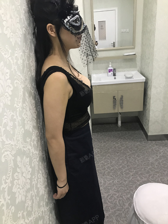 隆的胸也能好看又好摸