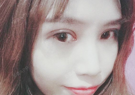 我喜欢这种丹凤眼的感觉,让我显得眼睛妩媚有神,整个面部的容貌都得到