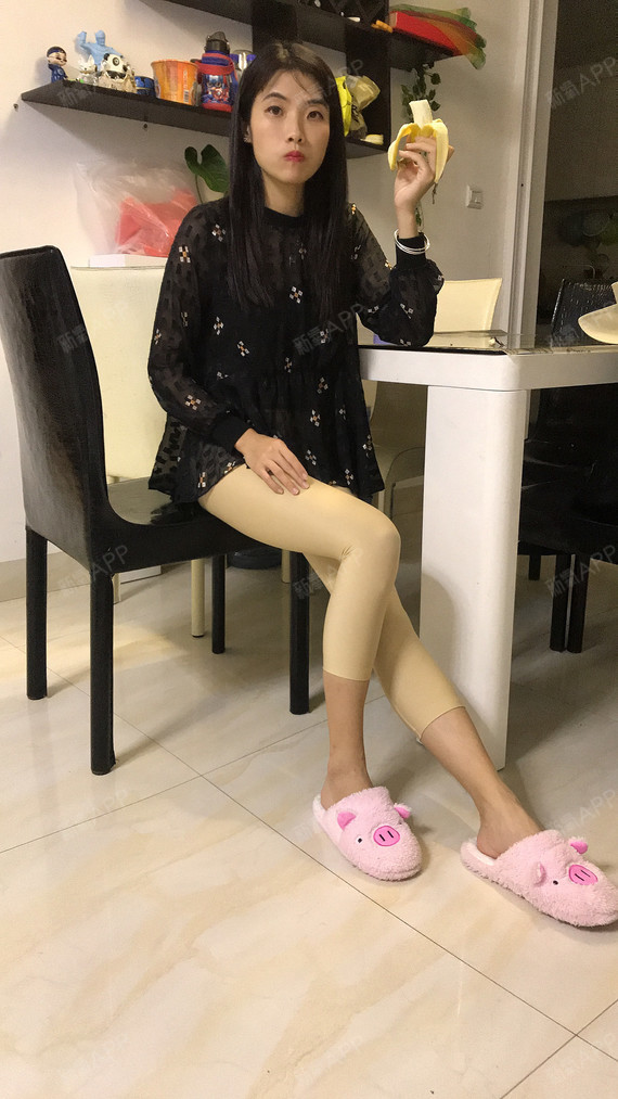 看我的腿,消肿了好多啊,每天起床第一件事情都是去照镜子看看自己的腿