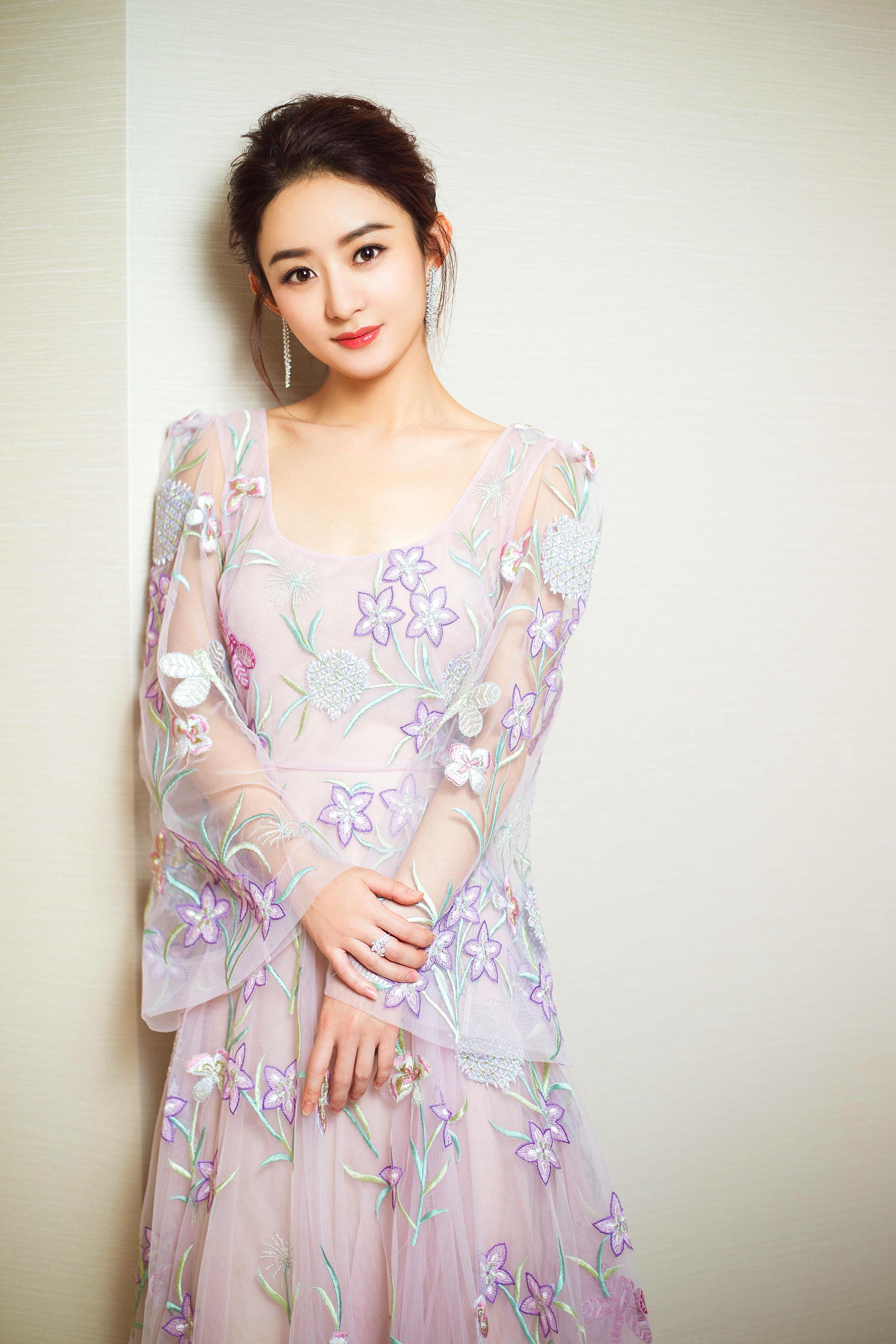 不知道大家是不是都和我一样在期待颖宝的复出呀01最近看见他的新剧