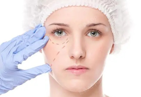 我的妈呀,填充脂肪后满脸红痒原来是面部填充脂肪的危害?