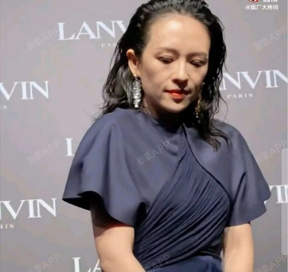 可我只注意到她的印第安纹.