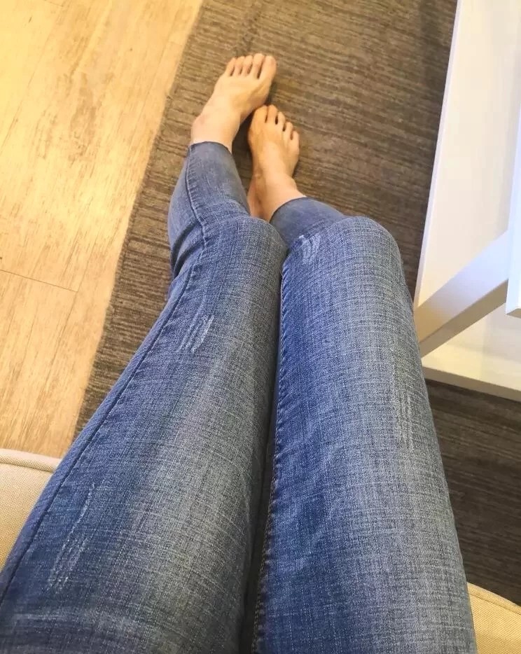 大腿部位,这样的身材是会影响美观的,往往也是众多女生为之苦恼的问题