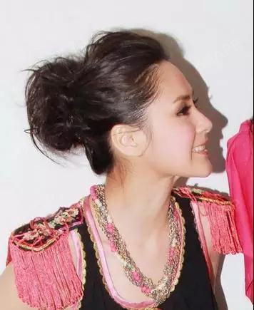 饱满额头翘挺鼻精美下巴侧脸女神