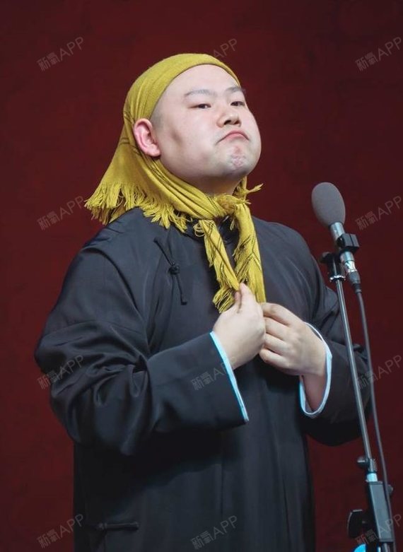 岳云鹏为演新戏p身材八块腹肌引人发笑
