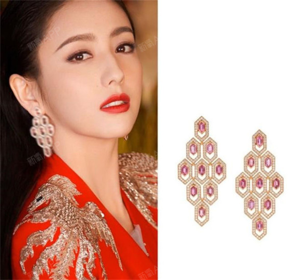 其次,耳朵在容貌美中也极其重要.