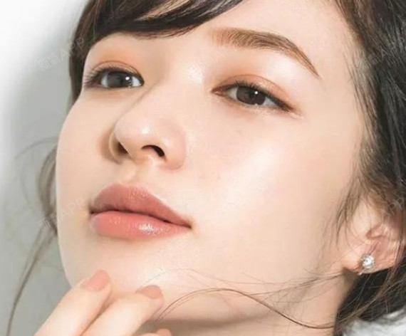 如何实现素颜美肌?