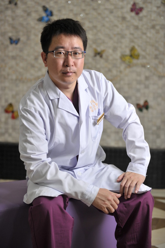 下面为大家隆重介绍一下我们院内的专家王忠志王院长.