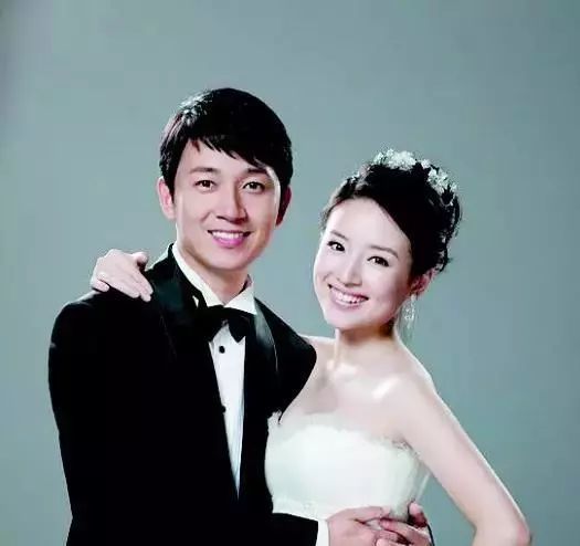 董洁与潘粤明那场离婚闹剧也是人尽皆知.