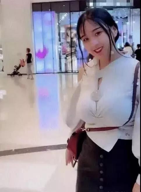 首页 此页面仅支持预览 Avatar 珠海韩妃医疗美容 187篇日记 它来啦 带来了平胸小姐姐们的福音很多小姐姐喜欢把自己的照片发到网上 大多是因为她们觉得自己的身材好 长得漂亮 而最近有一位小姐姐 就因为逛街时背包的方式而火了一把这位小姐姐的背包