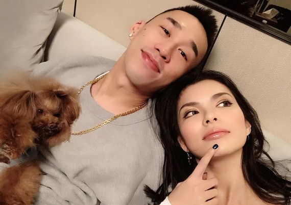 出来爆料naomi是找好了下家才分手的,之前的"男友狗"都是人设