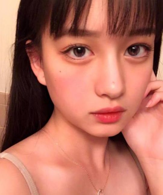 也有很多人看照片都怀疑susan是不是混血,很像漂亮可爱的洋娃娃.