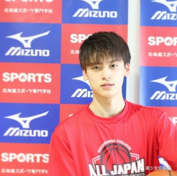 最近一个叫井手上漠的火了,先看照片,五官清秀,皮肤_圈子-新氧美容