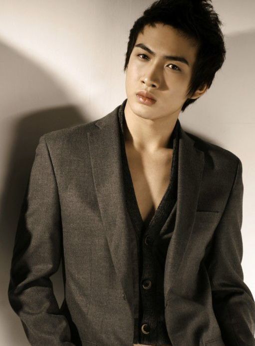 提到这个秦艺天歪个楼吼.