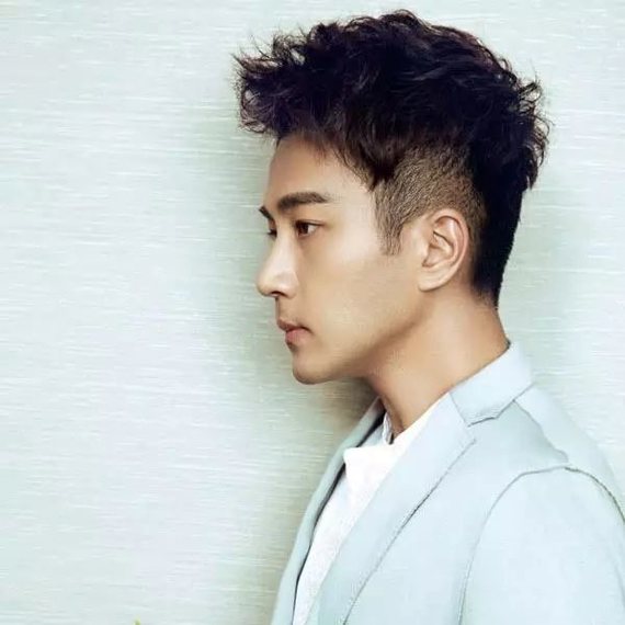 (刘恺威侧面) 当然,关于男女骨骼上的差异,以上只是很小的一部分,更