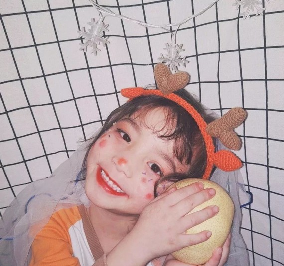 甜美小珂 又想骗你生女儿系列~ 被这位小美女的照片萌翻了.