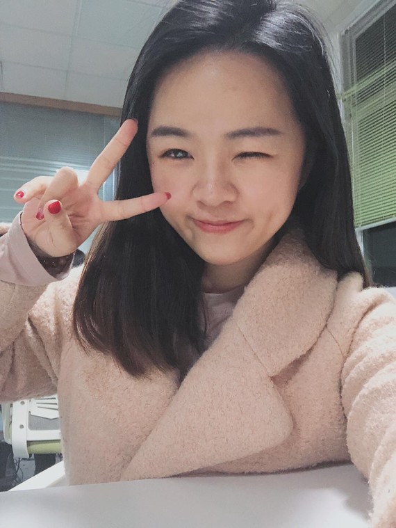 很奇怪,只有一边的酒窝,应该也算是长条的吧