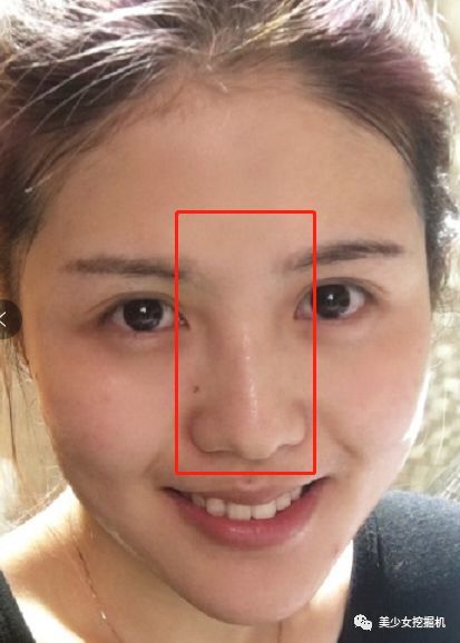 眼角也不太自然.