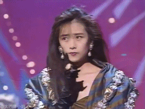 在20世纪80年代后期,与南野阳子,浅香唯,中山美穗(《贤者之爱》的女主