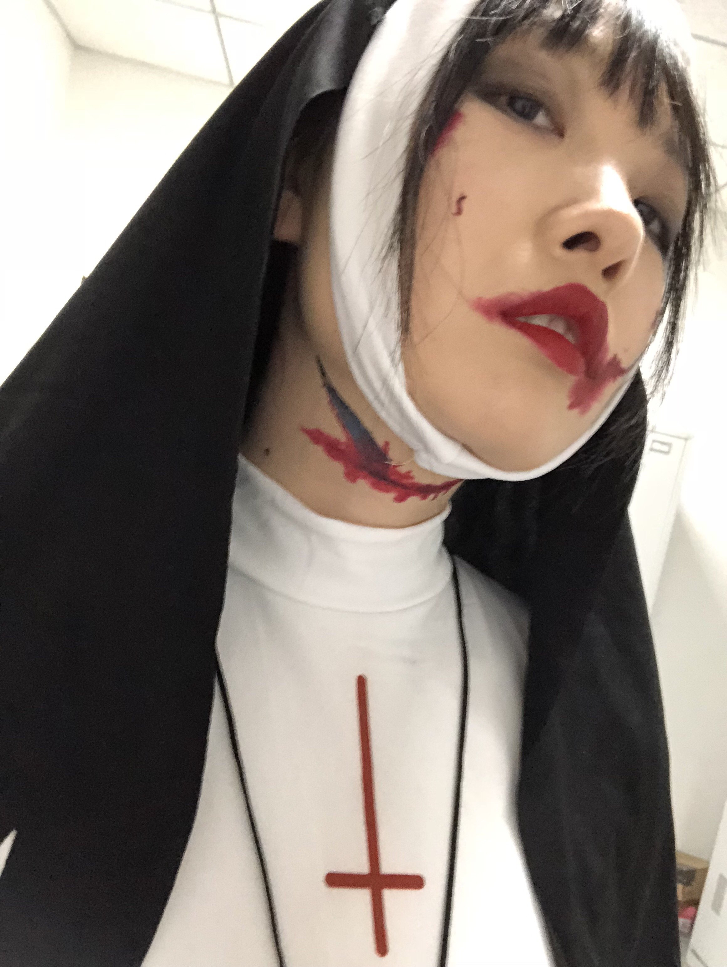 蜜汁死亡角度自拍#万圣节cos邪恶修女!