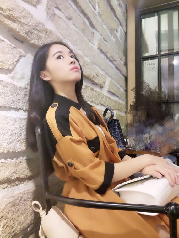 蜜汁死亡角度自拍#仰拍～不知是否合格