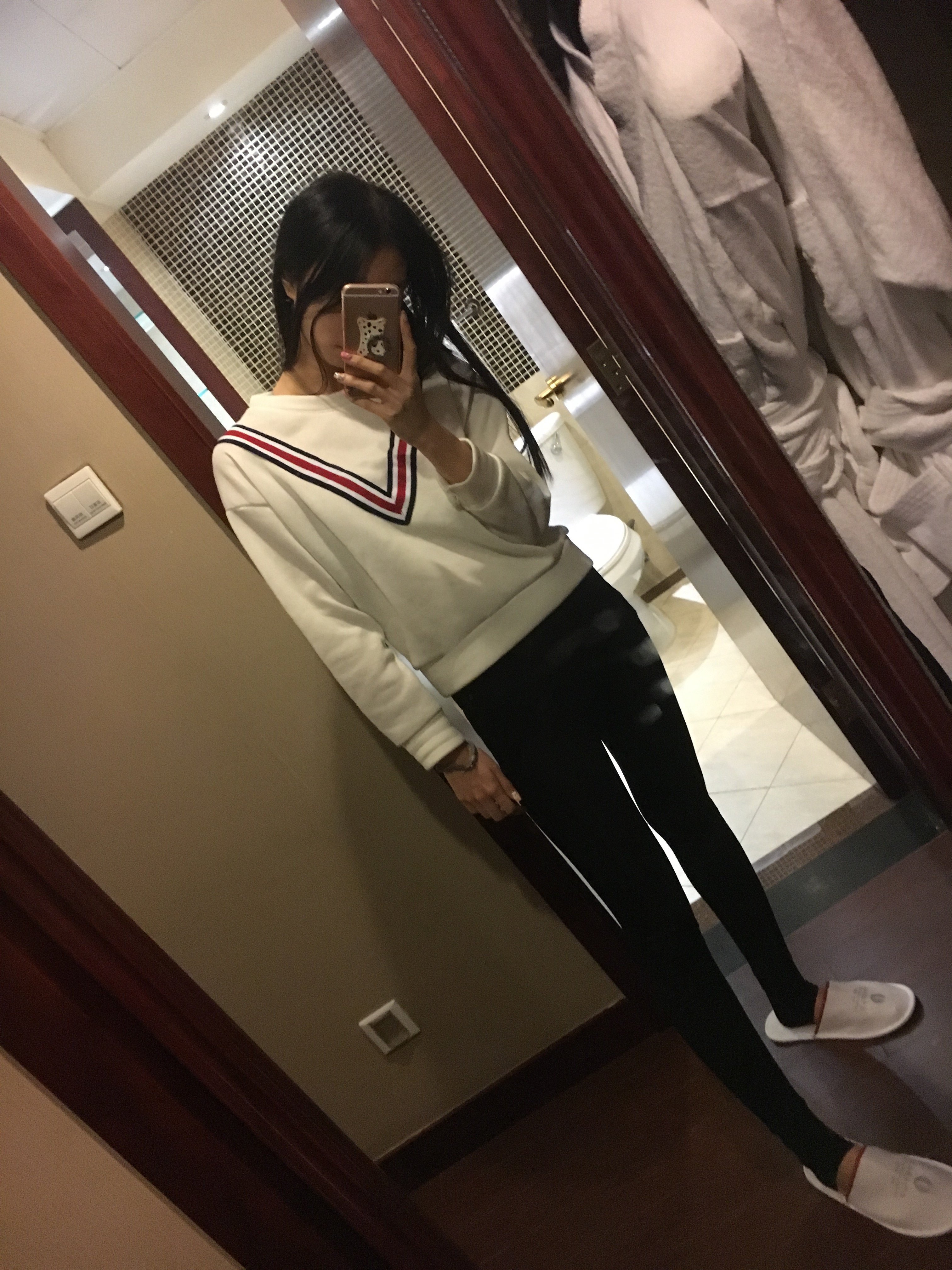 对镜自拍一秒柯基变腿精