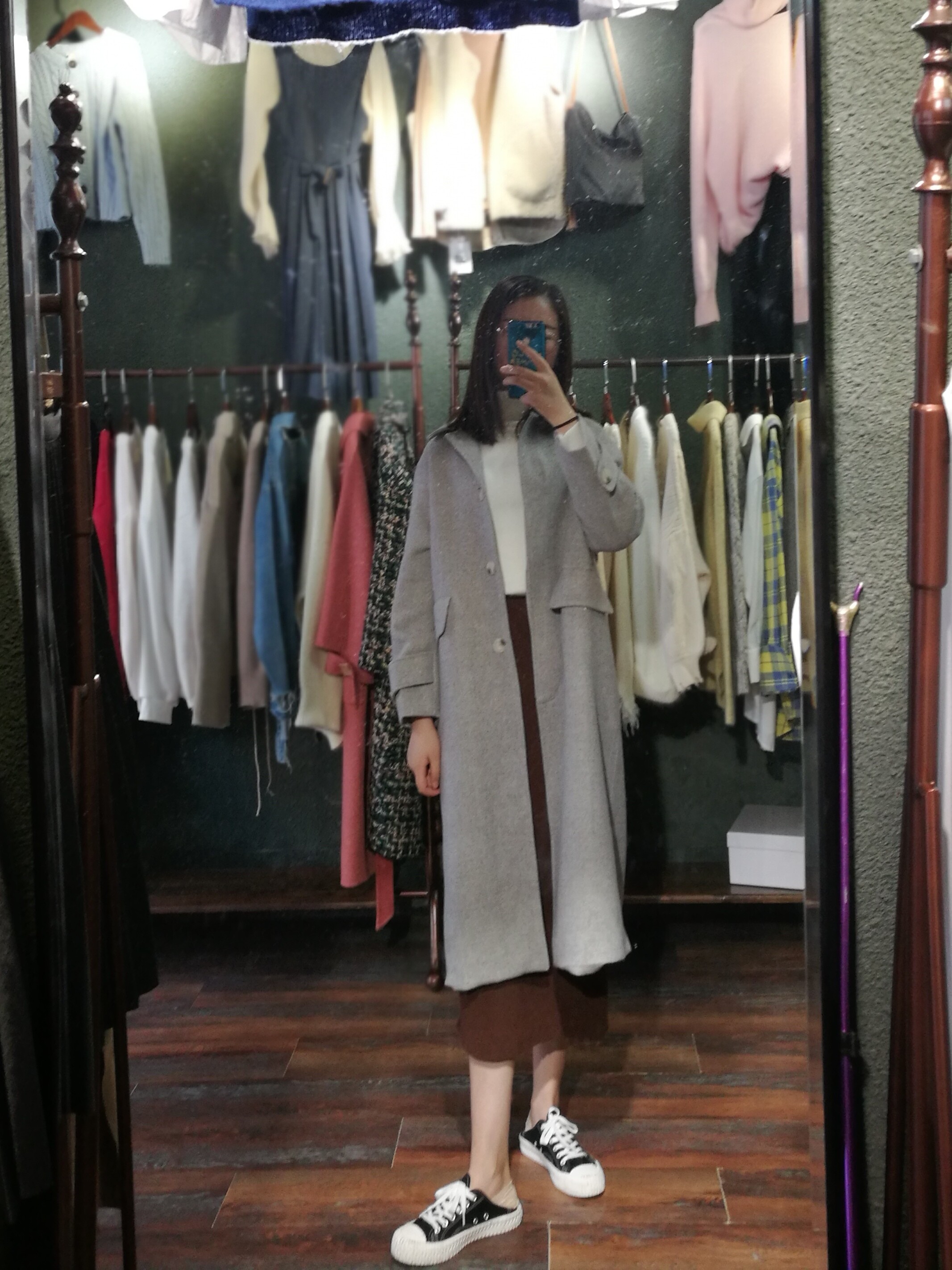 对镜自拍,一秒柯基变腿精#最喜欢服装店里的镜子,_圈子-新氧美容招挝