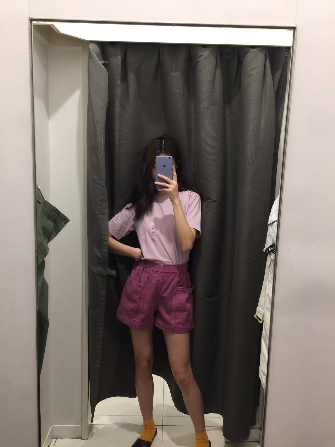 对镜自拍一秒柯基变腿精