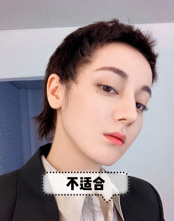 总所周知,热巴是典型的新疆美女,具有明显的异域美感,高眉,深目,修长