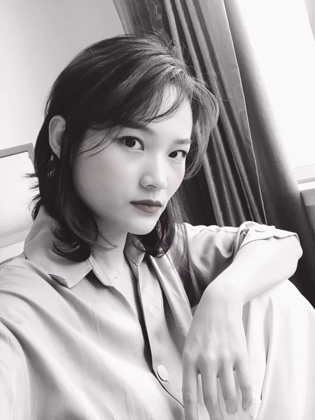 从小被人说是北方人的长相 下颌角明显的国字脸,骨架超大,完全没有